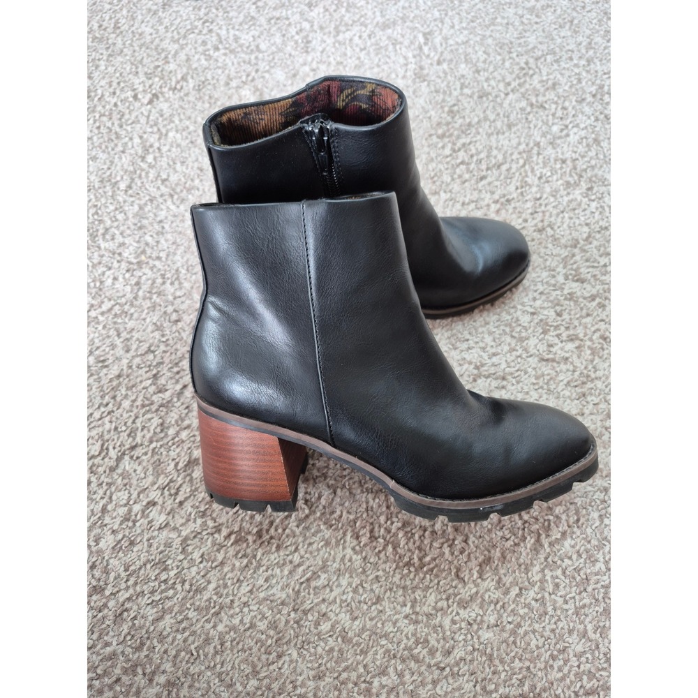Korks Chandler Ankle Bootie Black Lug Sole Size 7M